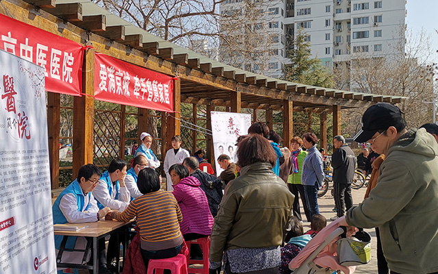 【学雷锋日】平博官方网(官方)APP下载IOS/Android通用版/手机app,举办“爱满京城，牵手智慧家医”志愿服务活动(图2)